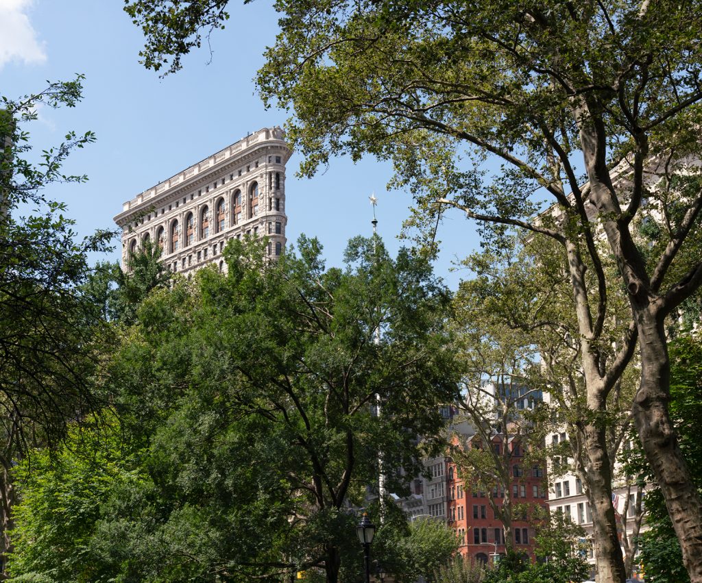 ⁴ᴷ⁶⁰ Walking NYC (Narrated) : Fifth Avenue from 60th Street to 23rd Street  (Flatiron Building) 